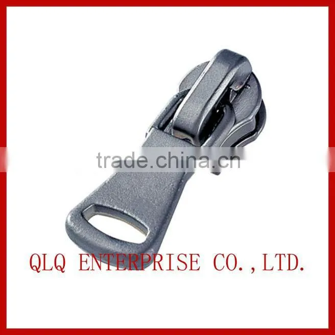 Auto lock zipper and slider