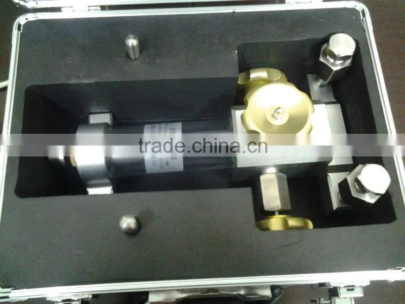 Portable pressure gauge calibration machine