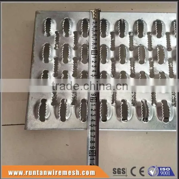 Hot dipped galvanized Diamond Safety perforated grip strut grating (Trade Assurance)