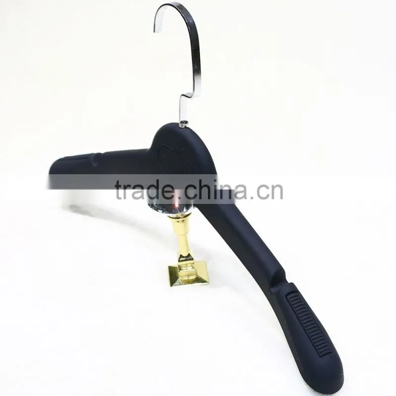 Wholesale China supplier plastic coat hanger with metal hook