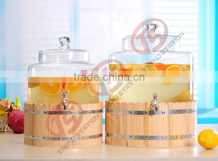 Glass beverage dispenser, glass drink dispenser with tap