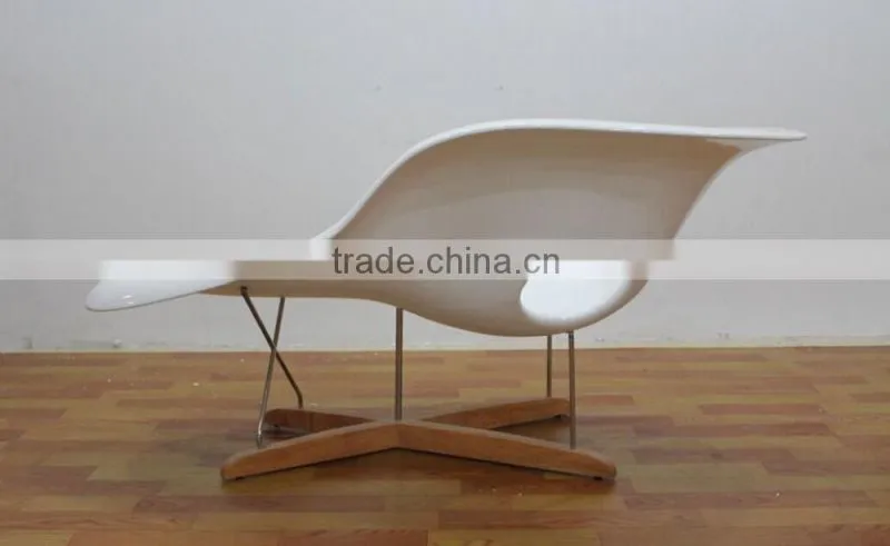 replica relaxing fiberglass materail stainless steel and solid wood frame lounge chair ,white color rocking la chaise