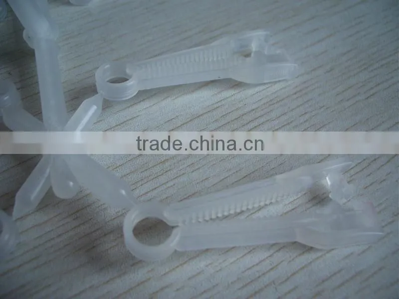 Plastic clip