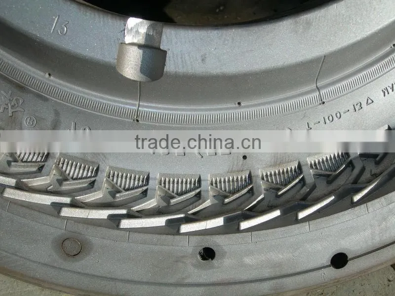 Tire molding machine