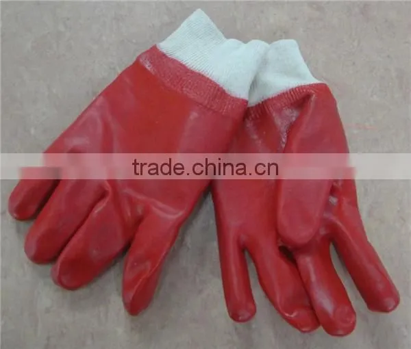 China cheap dipped solvent Red and short slip rough PVC chemical resistant gloves industrial workers use