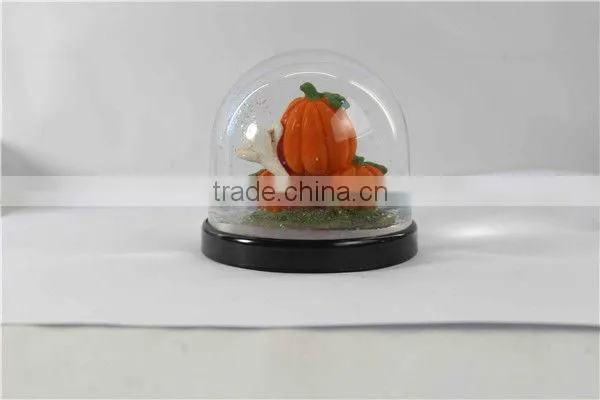 Plastic material halloween pumpkin snow globe
