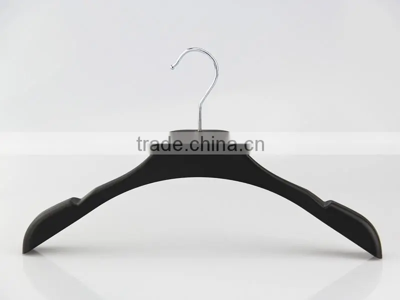 IMY-476 black non-slip plastic hanger for wholesale