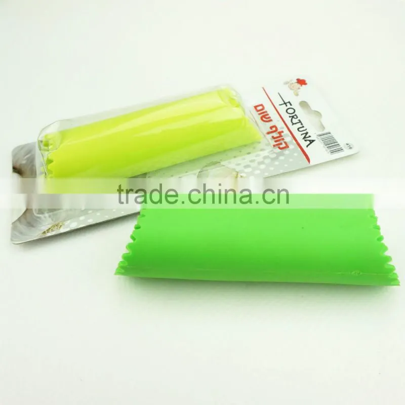16074hot sale pratical silicone garlic peeler