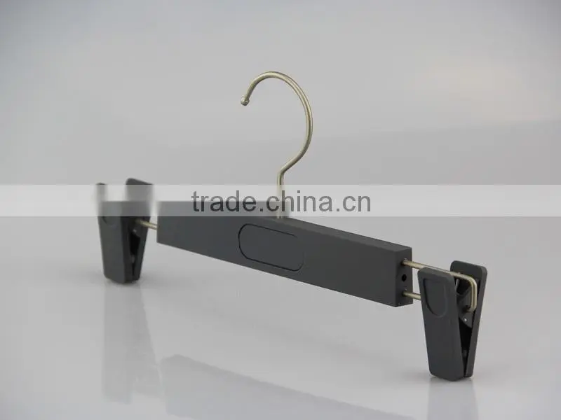 hot sale long hook plastic rubber pants hanger with metal clips