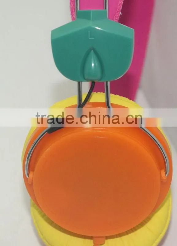 Quality popular wired headphones with retractable