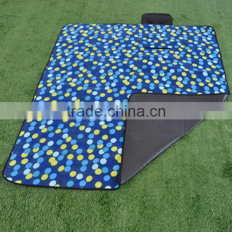 travel blanket suitable size picnic blanket,waterproof fleece picnic blanket with shoulder strap