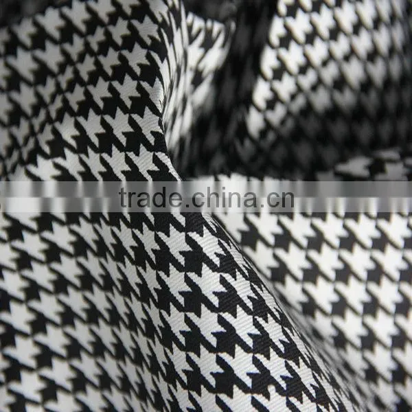 Houndstooth pattern fabric for garment