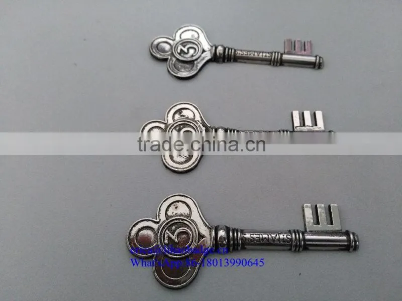 Fashion custom metal decorative keychain/decorative keyring/decorative key holder