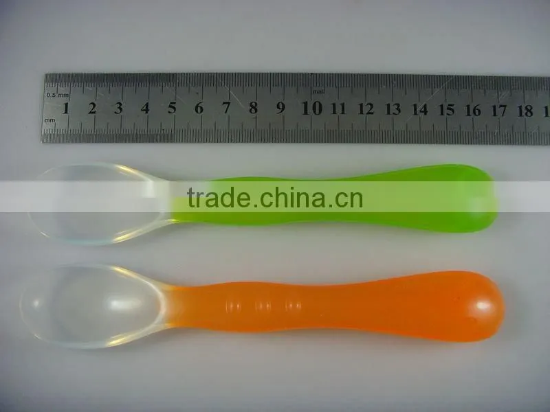 BPA free baby silicone measuring spoon/flexible silicone baby spoon/rubber baby spoon