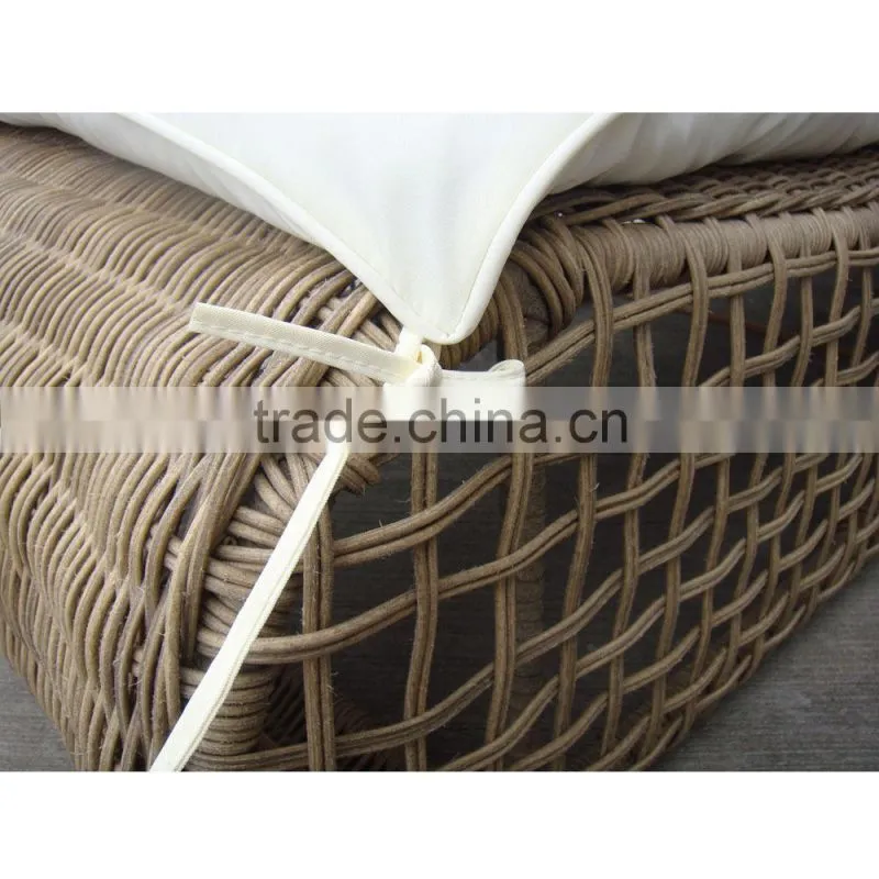 Outdoor Elegant Rattan Sofa Lounger Bed