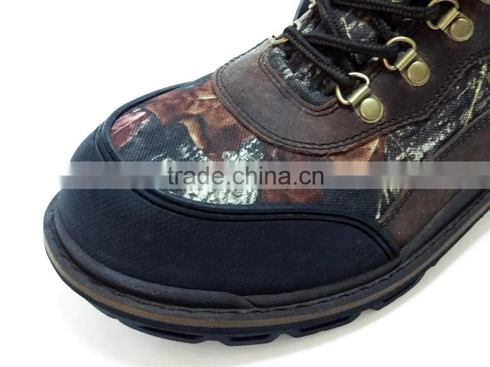 Durable canvas camouflage upper with 3M Thinsulate insulation mens hiking boots