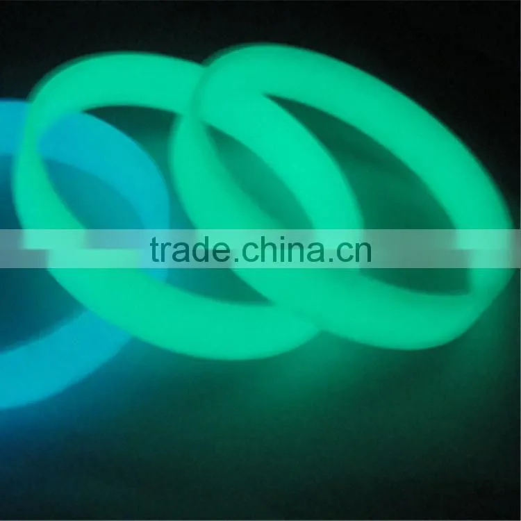 Custom branded silicone wristband for giveaway