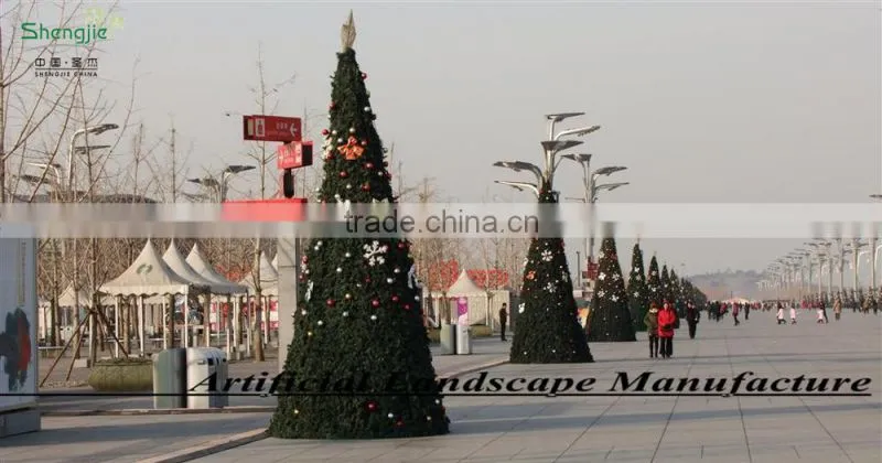 huge christmas tree for outdoor deco