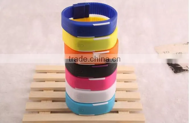 Made in China environmentally friendly LED energy saving display mode and colorful led bracelet watch