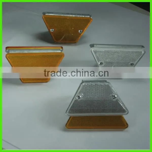 yellow reflective delineator reflector