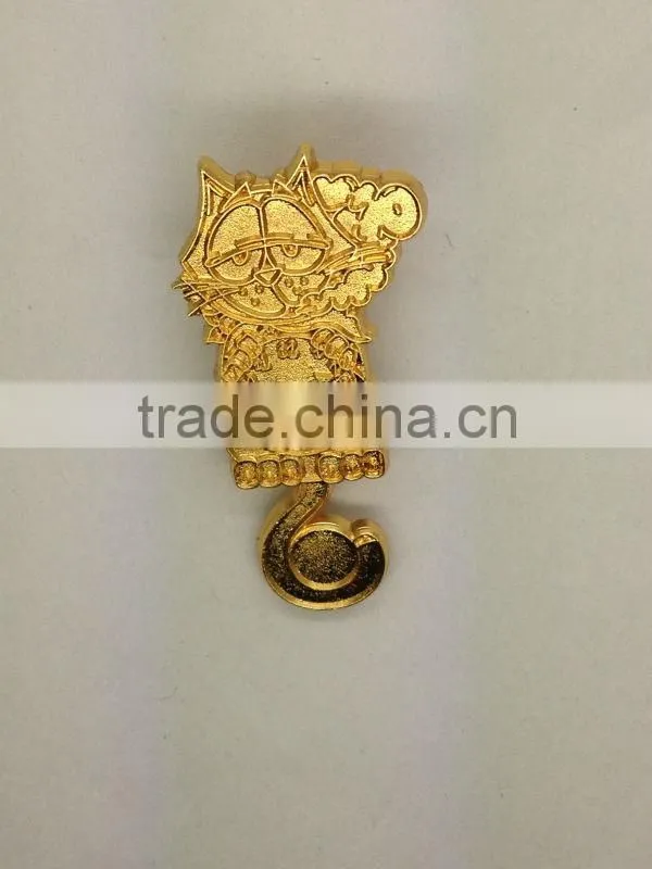 Custom casting metal souvenir lapel pins/custom die struck badges