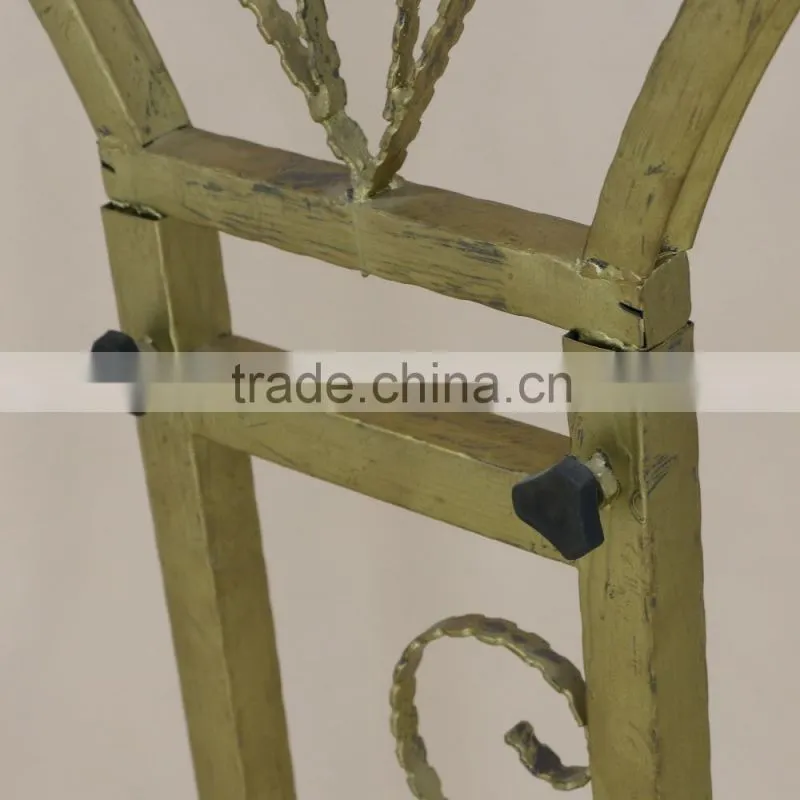 Sturdy metal golden clothing hanging rack for clothes display