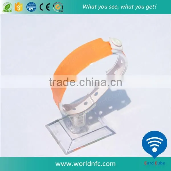 Ultralight Paper RFID Wristband for Consumables