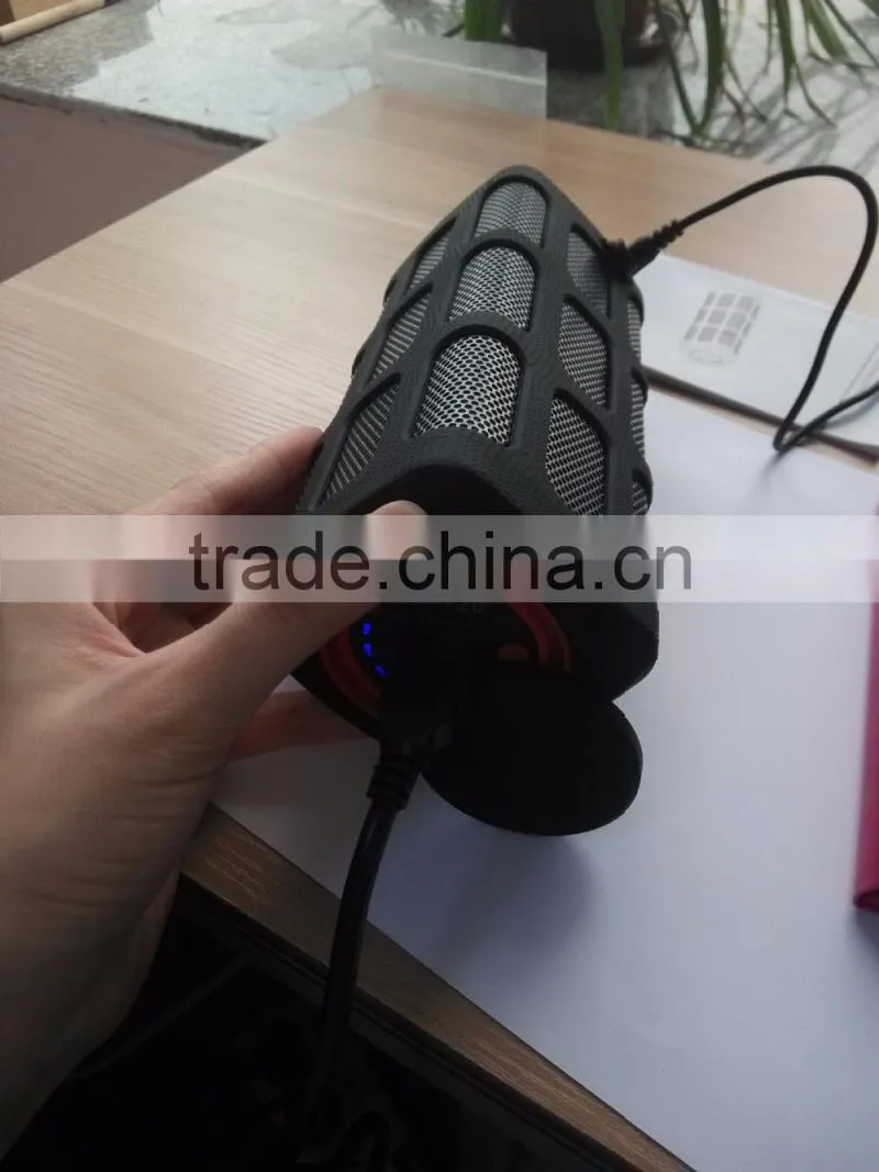 2015new hot sell waterproof bluetooth speaker power bank 7800mAh