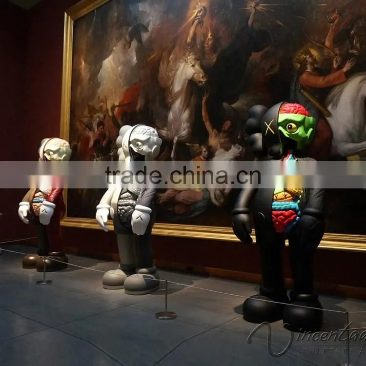 whoelsale outdoor decoration resin craft fiberglass kaws companion