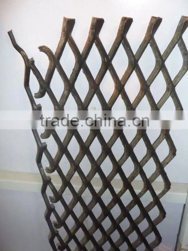 Expanded metal mesh panel