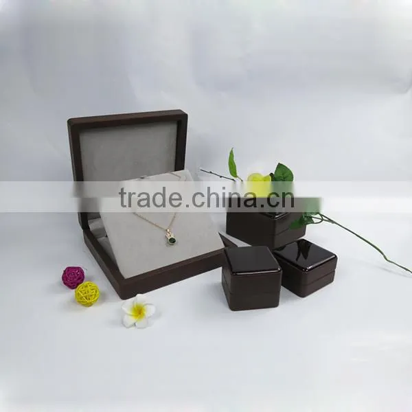 grainy paper wooden watch box with c-clip insert