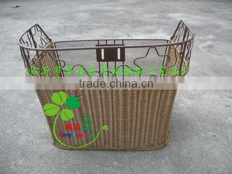 Semicircle wicker bicycle basket with colorful cotton liner