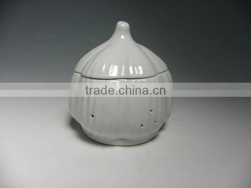 Ceramic garlic keeper