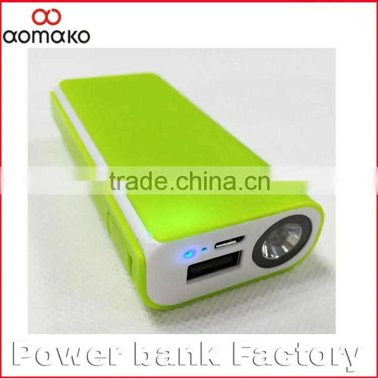 AK-03 5200mah Mobile Power Bank with LCD Digital Display and LED Flashlight for iPhone, iPad, Samsung, Nokia, HTC etc.