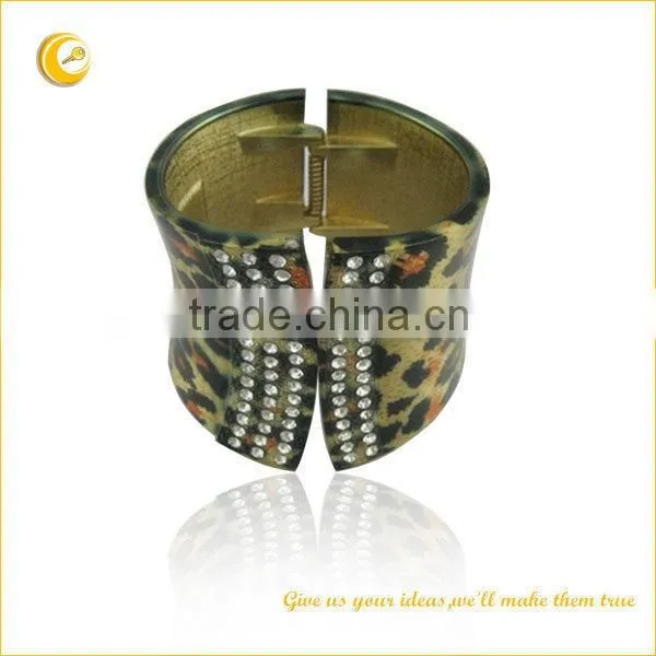 Promotional zinc alloy bangle
