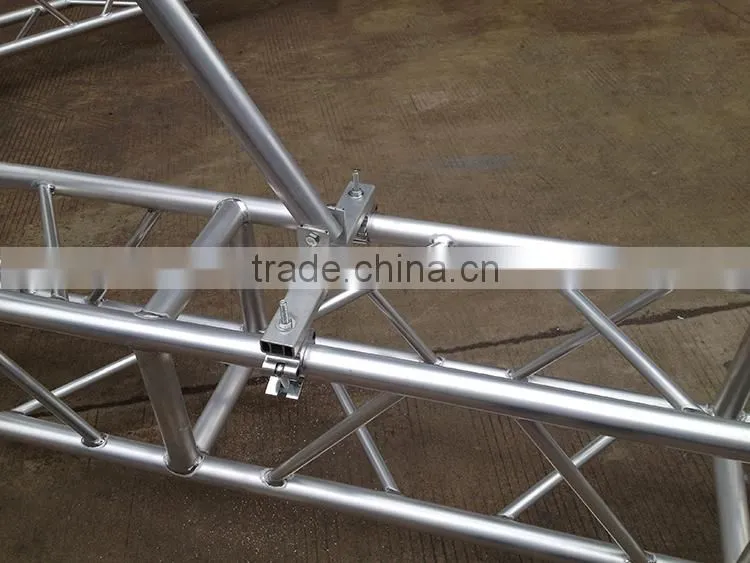 Mobile aluminum line array truss for hanging speakers