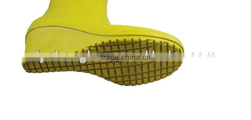 Lady rubber rain boots with heels