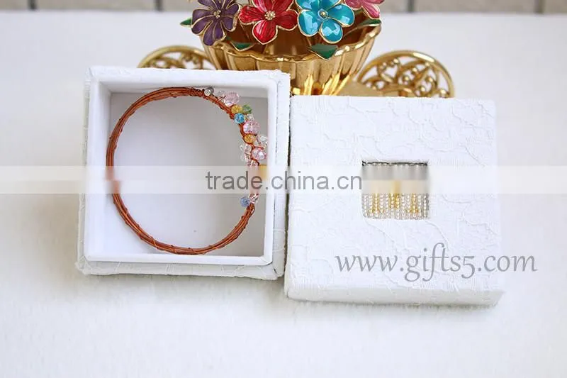 Latest design Lace fabric jewelry box bracelet box with beaded name plate of M