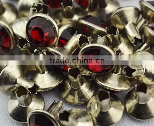 Crystal rivet for leather products
