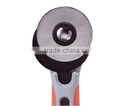 RC-26 NEW ROTARY CUTTER WITH CUSHION GRIP 60MM