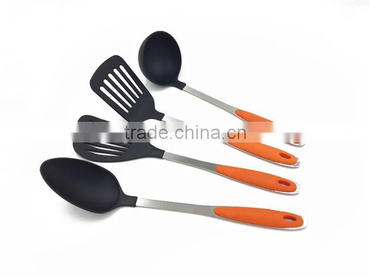 Standing kitchen utensils