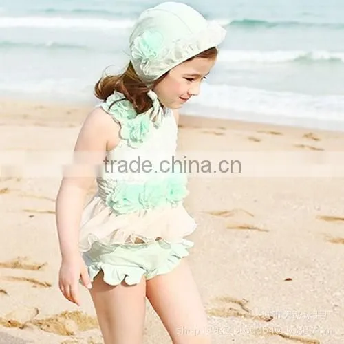 The new children's swimwear girls lace flowers swimwear three-piece swimsuit with swimming cap