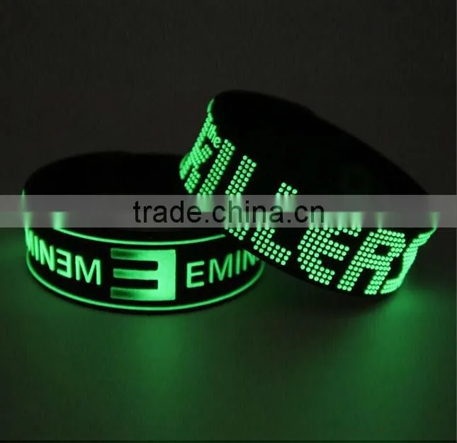 glow in dark wristbands