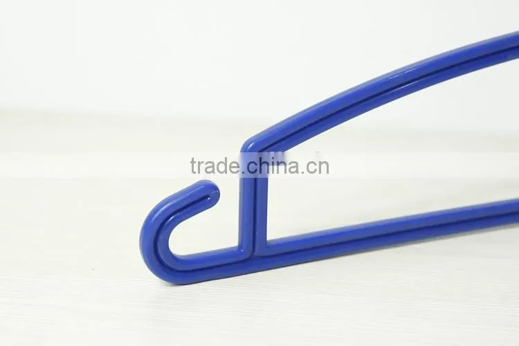 plastic expandable clothes hanger