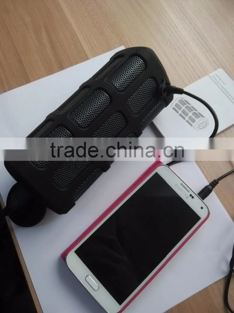 2015new hot sell waterproof bluetooth speaker power bank 7800mAh