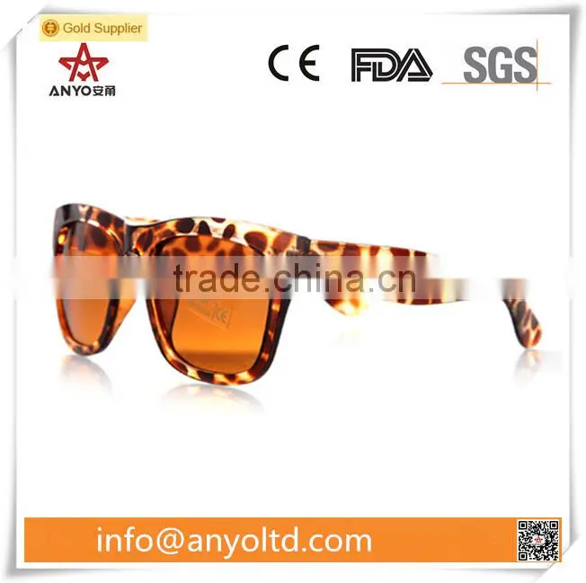 Plastic fashion sunglass