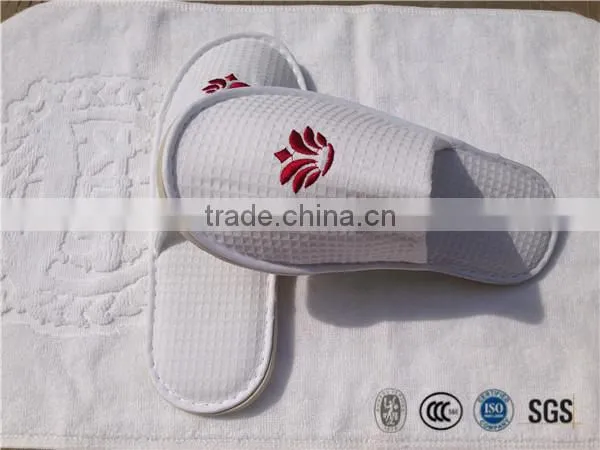 Personalized hotel and SPA waffle slipper with embroidary logo for men bathroom slippers
