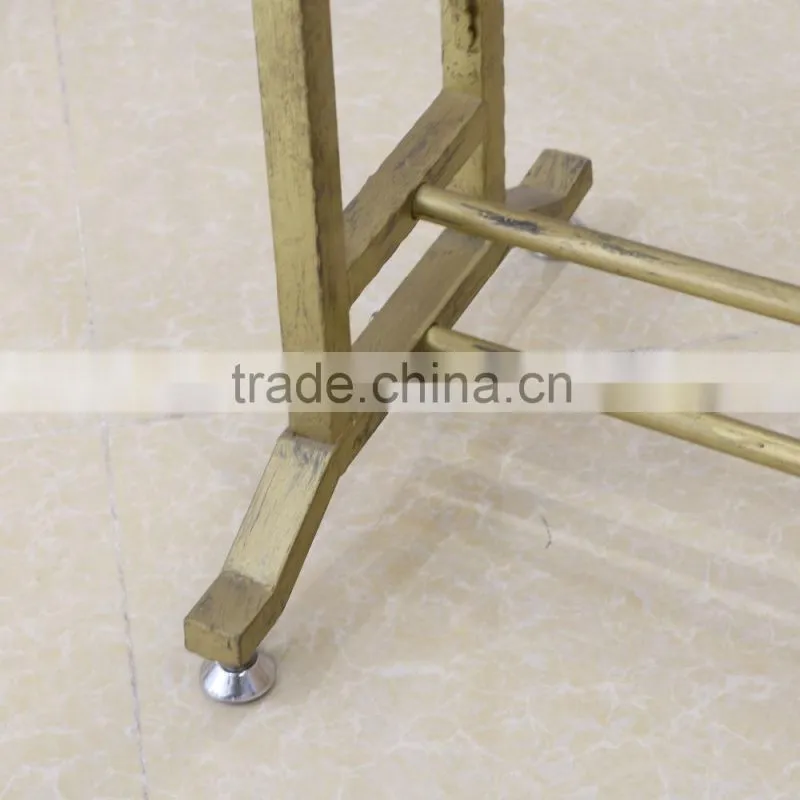 Sturdy metal golden clothing hanging rack for clothes display