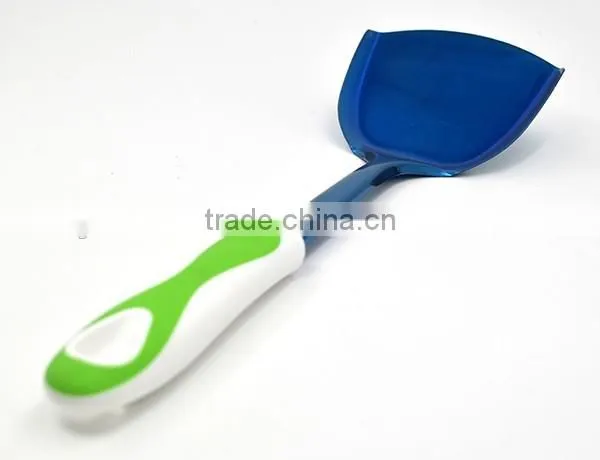 Non-stick TPR handle Factory Price titanize kitchen wok spatula