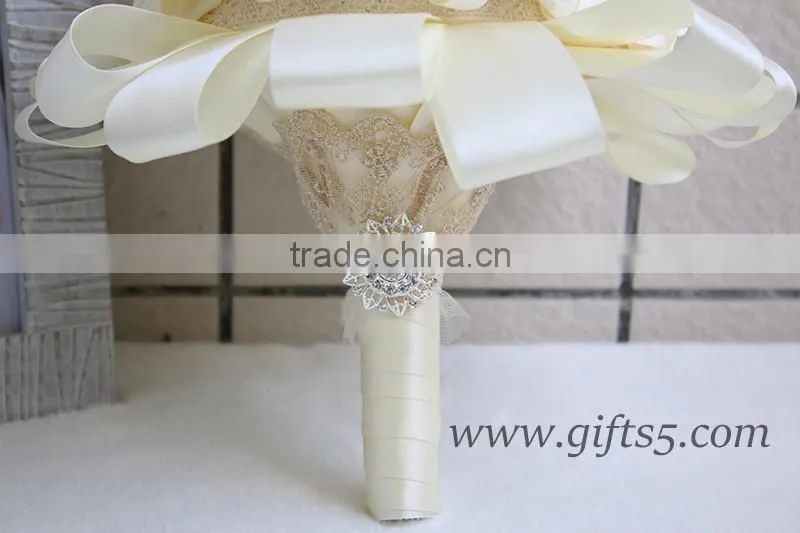 High quality luxurious winter wedding bouquets with purple brooches decoration